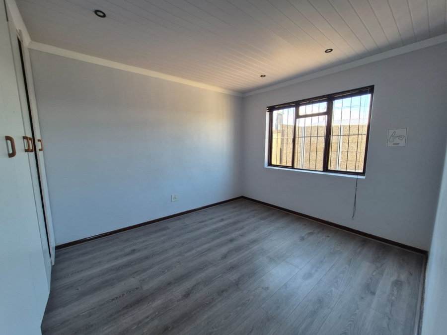 To Let 3 Bedroom Property for Rent in Somerset Park Western Cape